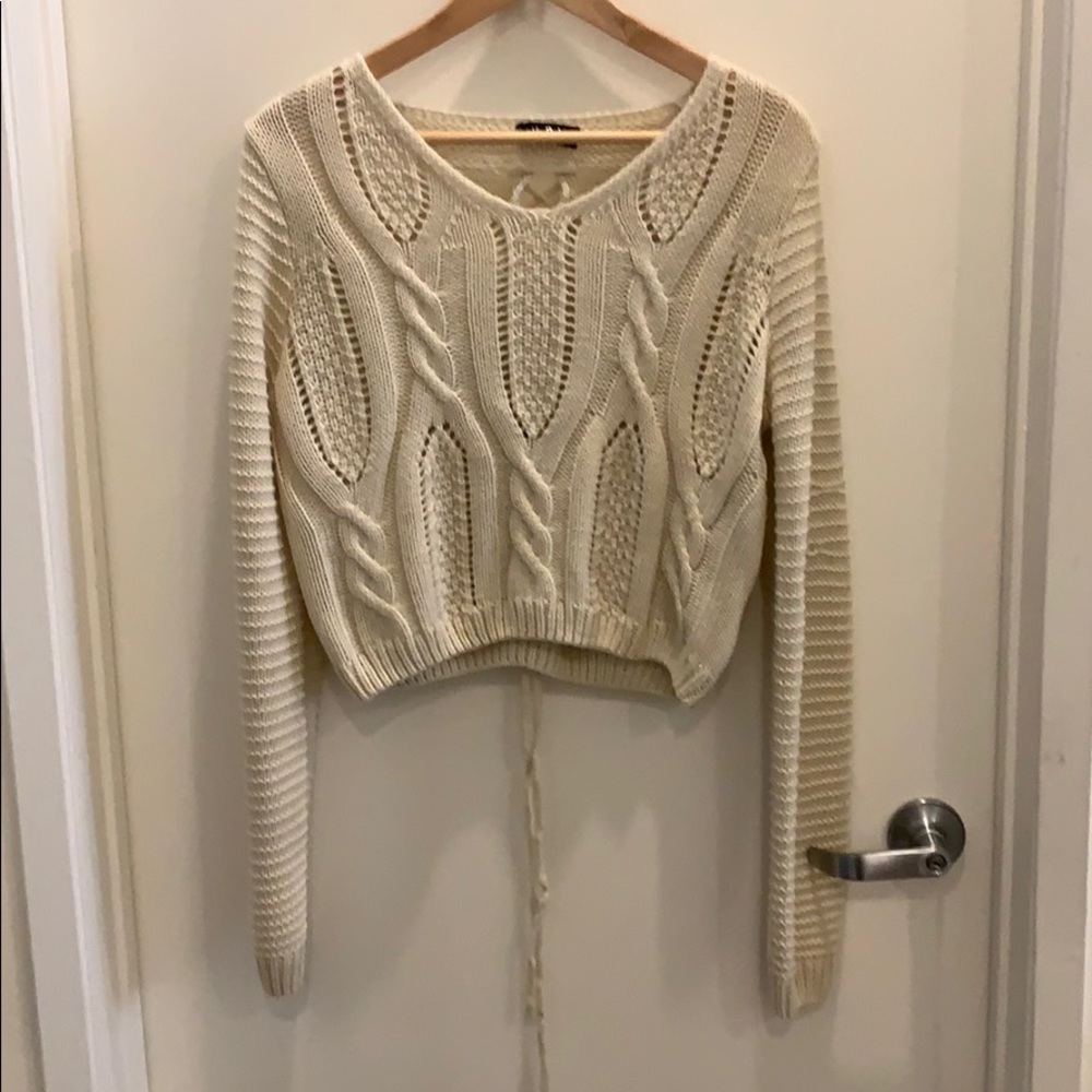 ⭐️⭐️2/$10⭐️⭐️Cream crop top sweater
